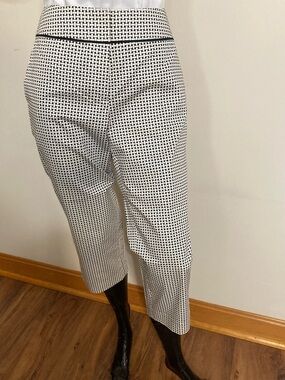 White with Black Print Cropped Pants
Item# SScpc2